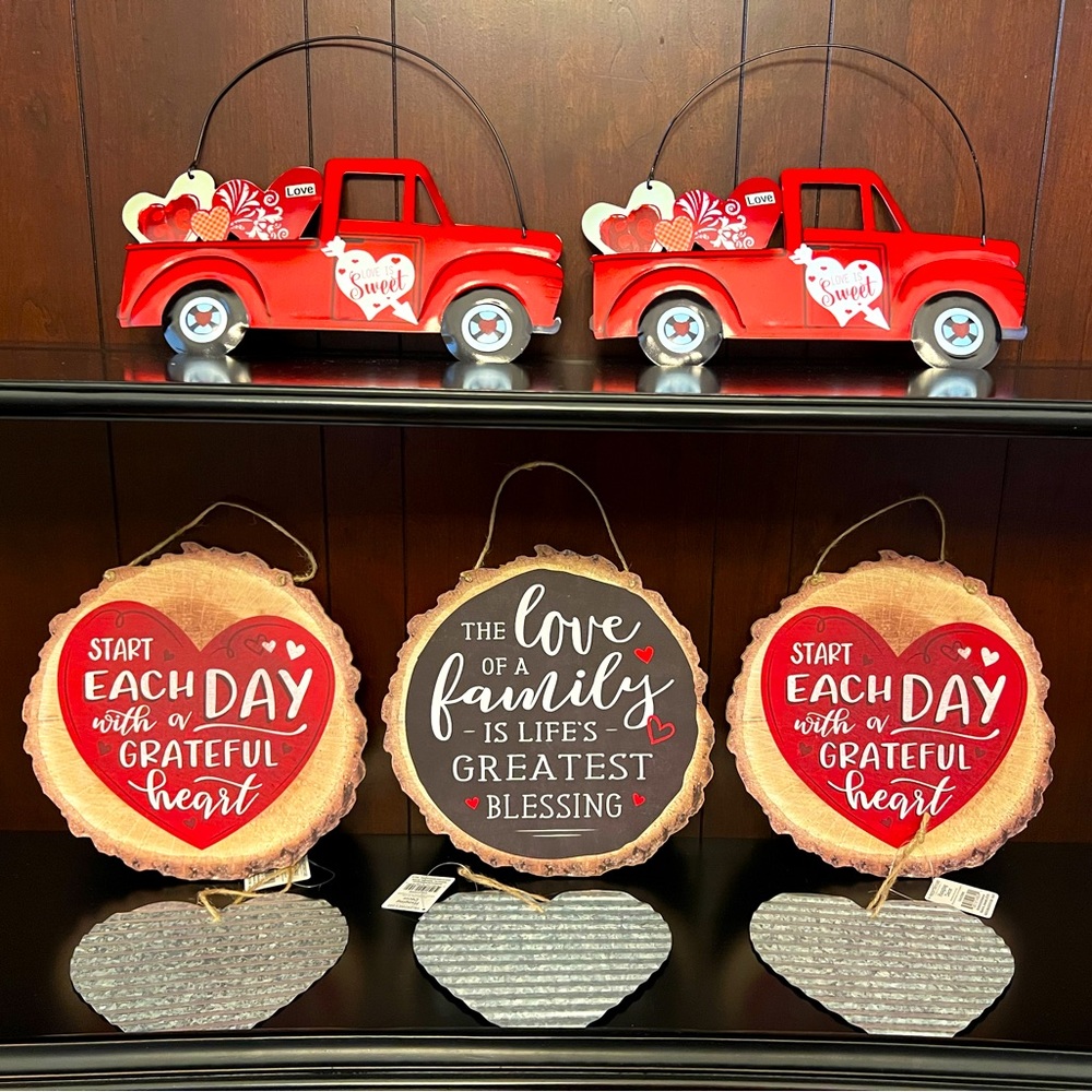 Valentine’s Decor Bundle - 8 Pieces